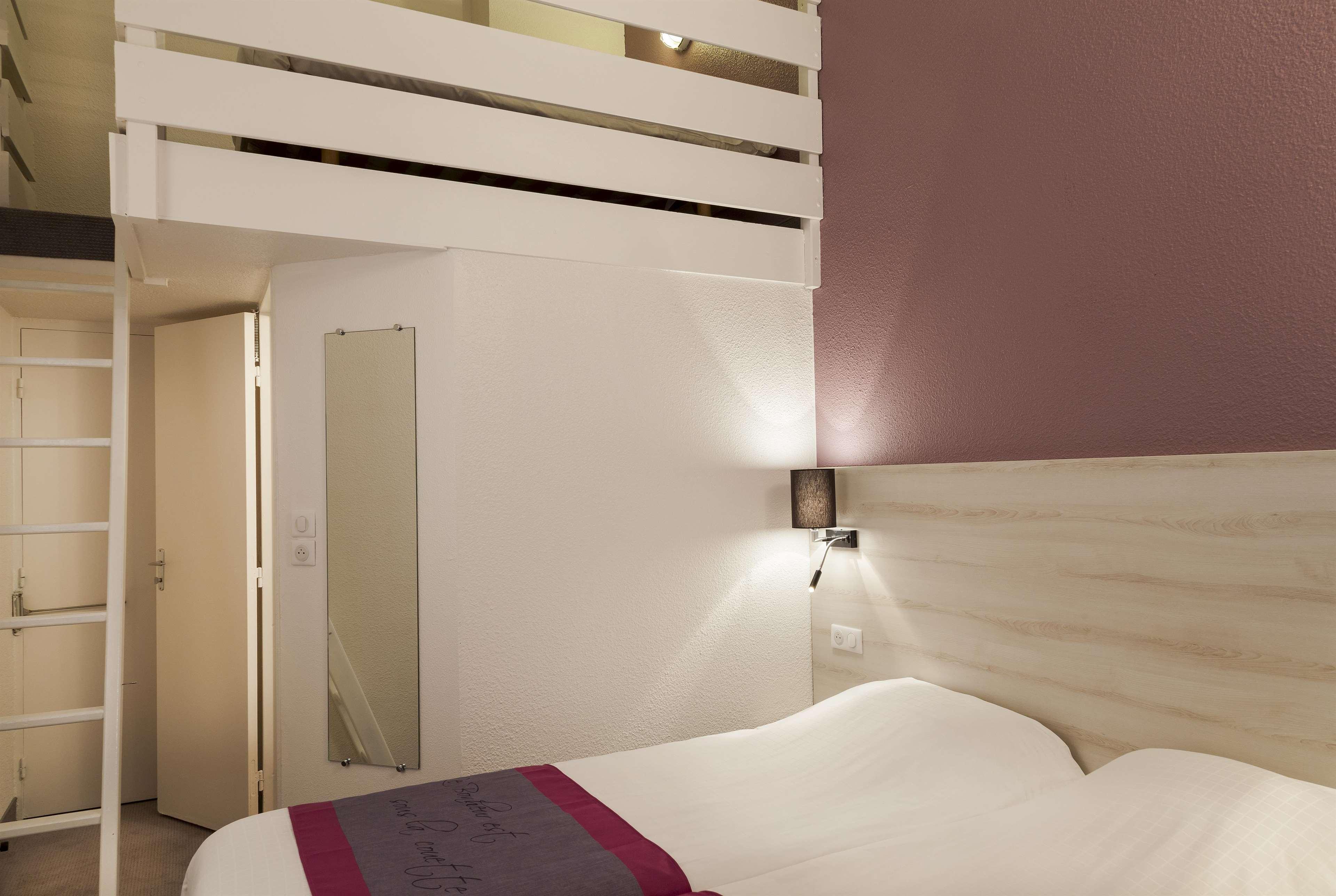Kyriad Lille Est - Villeneuve D'Ascq Exteriör bild