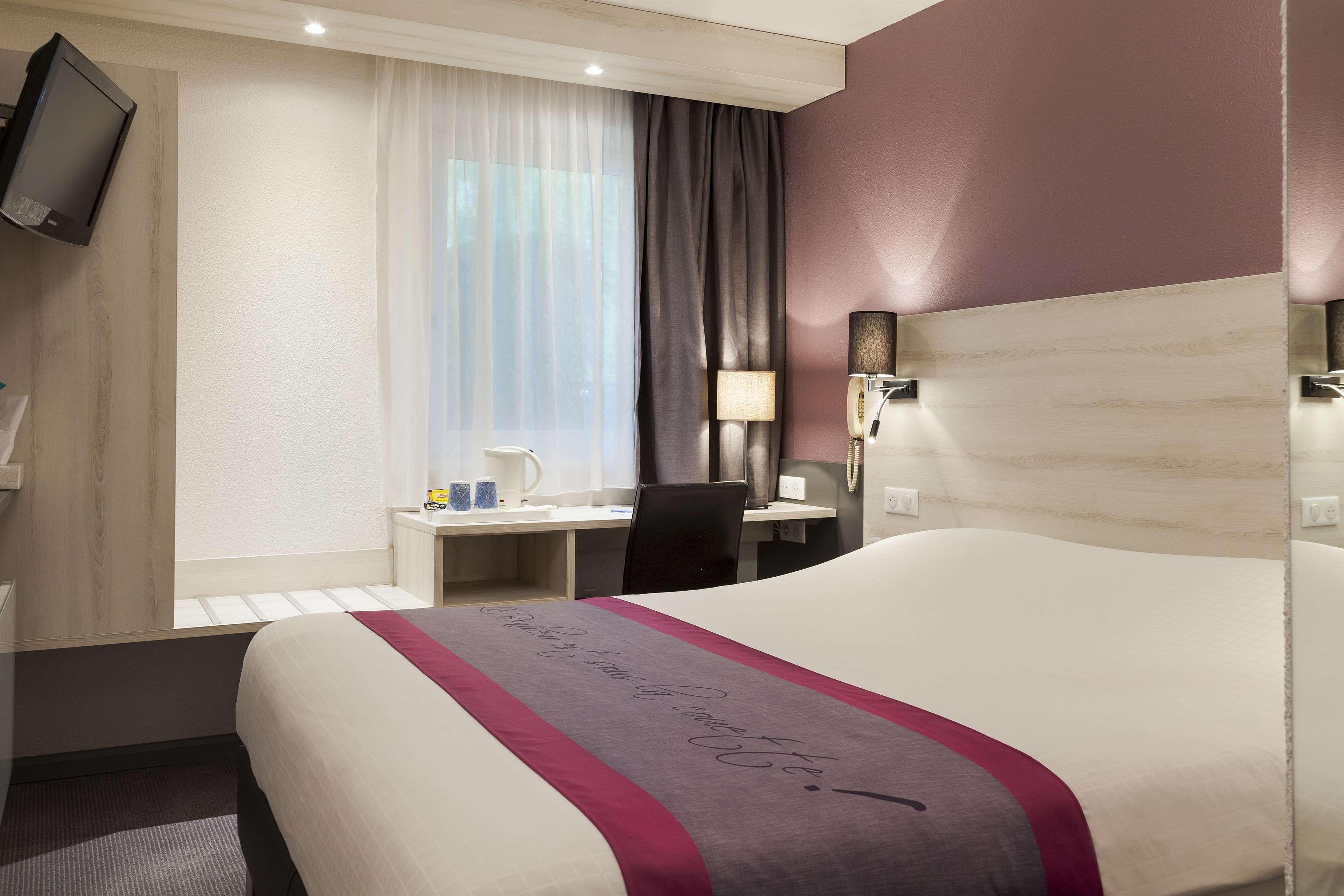 Kyriad Lille Est - Villeneuve D'Ascq Exteriör bild